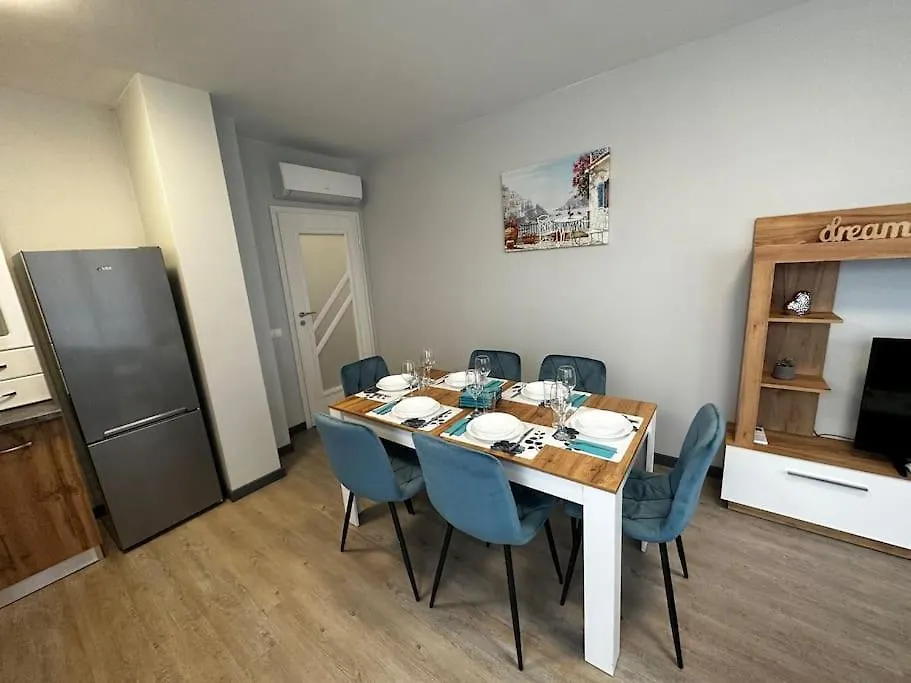 Family And Friends Apartment 소피아 0*,